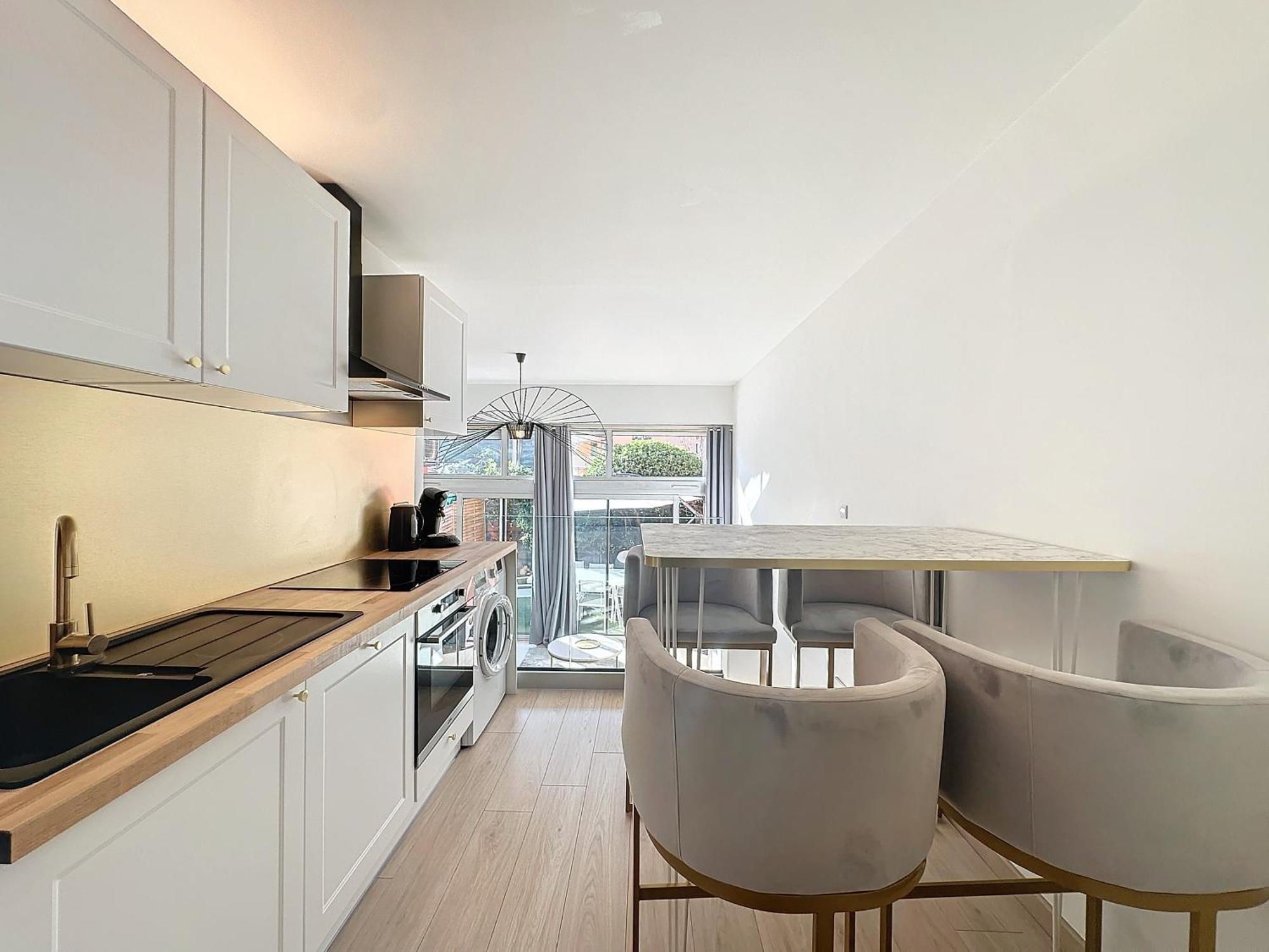 2 Pieces - Parking - Jacuzzi - Food & Drink - Love مينتون المظهر الخارجي الصورة